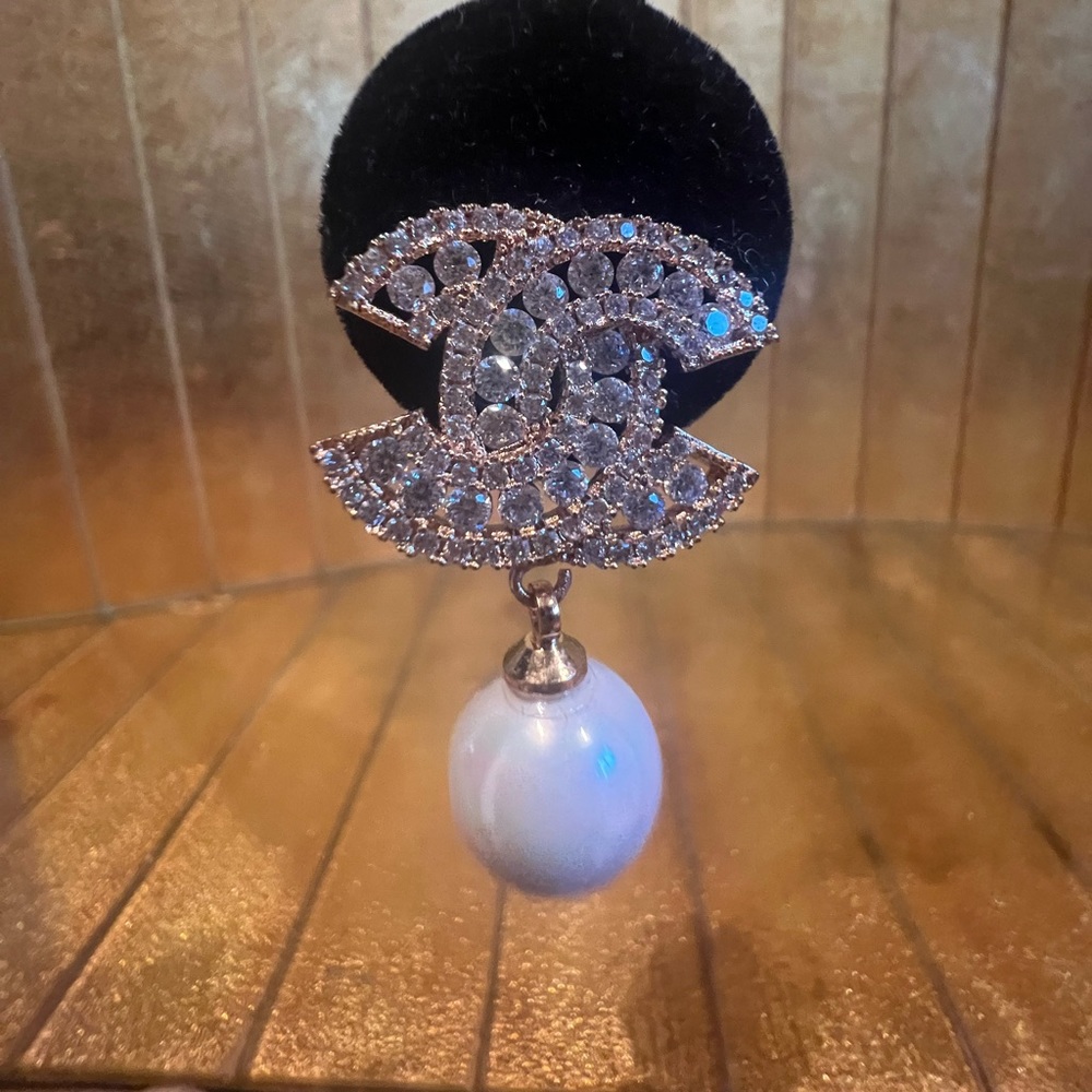 Goldtone Austrian crystal and pearl drop pierced earrings